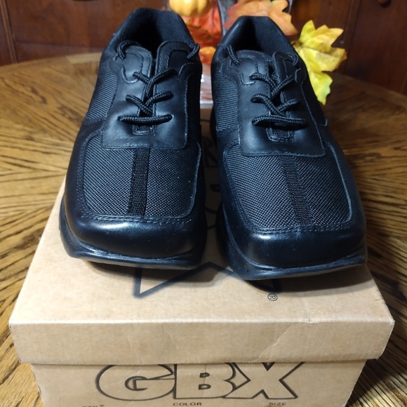 NEW in Box GBX Mens Shoes (no tags) Size 9 Leather Upper - Picture 2 of 12